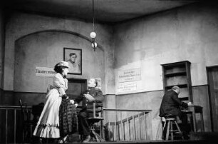 Szenenbilder aus der Komödie "Moral" von Ludwig Thoma an der Volksbühne Berlin