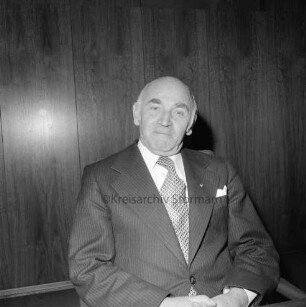 Claus Slama: CDU-Kreistagsabgeordneter zwischen 1970 und 1982, 1974 bis 1978 stellvertretender Kreispräsident, Bürgervorsteher von Reinfeld: Einwohner von Reinfeld: Bad Oldesloe, im Kreistagssitzungssaal