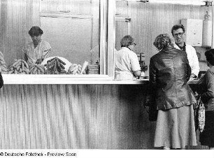 Berlin-Prenzlauer Berg, Schönhauser Allee. Konnopkes Imbisshalle. Teilansicht