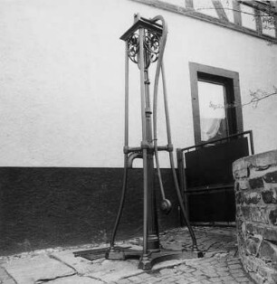Brunnenpumpe; Runkel, Schloßplatz 1