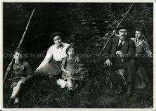 Karl Liebknecht mit seiner Frau Sophie und den Kindern aus erster Ehe bei Ferien im Erzgebirge