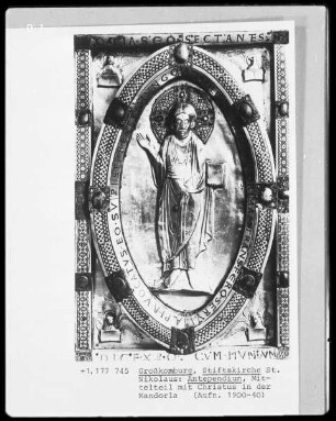 Christus in Mandorla mit Evangelistensymbolen