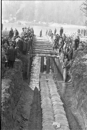 Unterdükerung des Rheins zwischen Linkenheim und Leimersheim.