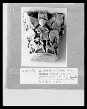 Kapitell aus der Abteikirche von Saint-Benoît-sur-Loire: Mensch und Greife