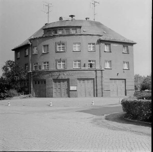 Zwickau-Crossen, Schneppendorfer Straße 21/Ecke Rathausstraße. Freiwillige Feuerwehr Crossen, Feuerwache. Straßenansicht