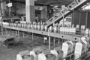Verarbeitung von Milch bei der Milchzentrale Karlsruhe