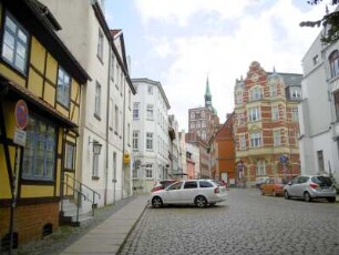 Stralsund: Straßenzug mit Blick zu St. Nikolai