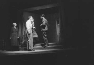 Szenenbilder aus einem zeitgenössischen Theaterstück