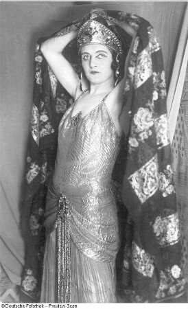 Die ägyptische Helena. Oper von Richard Strauss mit Elisabeth Rethberg als Helena, Curt Taucher als Menelas, Anneliese Petrich als Hermione, Maria Rajdl als Aithra und Friedrich Plaschke als Altair. Staatsoper Dresden, Uraufführung am 06.06.1928 als Auftakt der 1. Dresdner Opernfestspiele unter Leitung von Fritz Busch. Fotografie von Ursula Richter