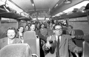 Mühlhausen: Gruppe im Bus während der Fahrt bei Mühlhausen