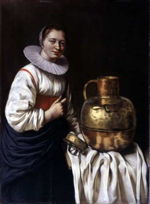 Eine Frau mit einer Kupferkanne