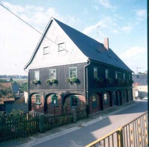 Umgebindehaus : Hinterhermsdorf. Umgebindehaus. Straßenansicht