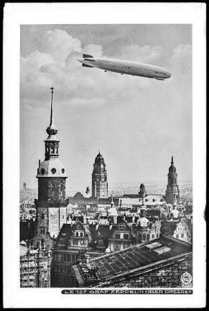 LZ 127 Graf Zeppelin über Dresden