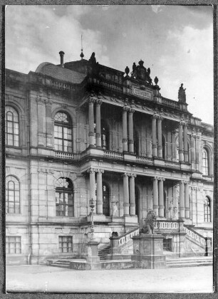 Vorm Museum in Gotha