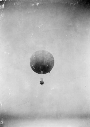 Abfahrt : der Ballon steigt