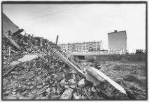 Schutt eines abgerissenen Hauses (Sonderthema: Wo leb ich denn? - Mein Lebensraum in Stadt und Land)