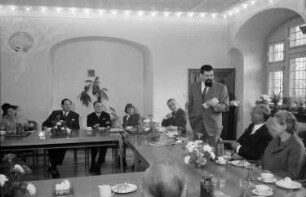 Freiburg: Rathaus; Präsident Schneider - Oberbürgermeister Dr. Keidel