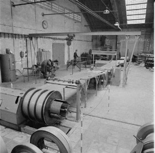 Dresden-Übigau, Overbeckstraße 48. VEB Transformatoren- und Röntgenwerk Dresden. Transformatorenwerk. Längsteilanlage für Texturblech (Kernblech)