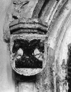 Gurk. Pfarr- und Ehemalige Domkirche Mariae Himmelfahrt (vor 1220, Umbau um 1446 und um 1500 sowie 1591, Restaurierung 1924-1933). Portalkapitell