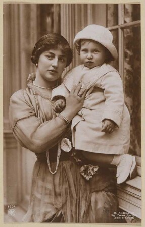 Postkarte mit Prinzessin August Wilhelm mit ihrem Sohn