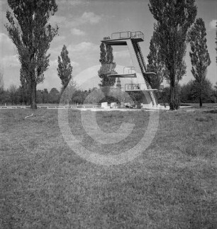 Sprungturm im Schwimmbad Ciechocinek (Hermannsbad)