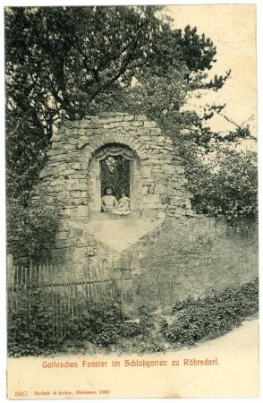Röhrsdorf. Gothisches Fenster der Ruine im Schlossgarten
