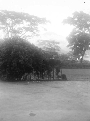 Mount Meru : Der Mount Meru von Arusha aus betrachtet.