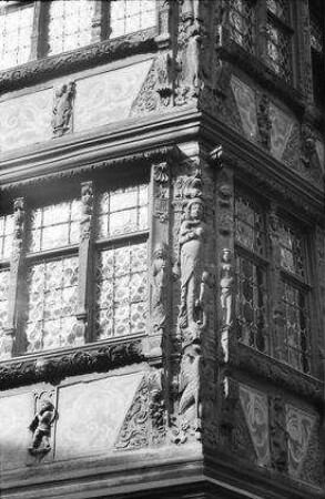 Straßburg: Kammerzell'sches Haus, Holzfiguren an der Fassade