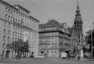 Das Ring-Messehaus links und die Evangelisch-reformierte Kirche rechts