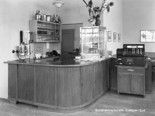 Tankstelle Stuttgart-Süd, Süd-Seite Gastraum, Theke