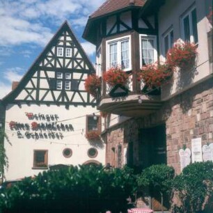 St. Martin. Weingut "Altes Schlößchen". Straßenansicht