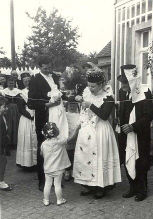 Hochzeit in Radibor : Gesellschaftliche Volkskultur - Sitten im Laufe des menschlichen Lebens - Hochzeit. Ort: Radwor / Radibor. Hochzeit.