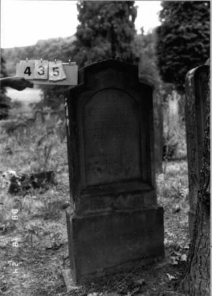 Grabstein 435 (Index: 100095342) Maße HxBxT: 128x44x19 cm: Grabstein 435