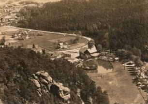 Hotel "Gondelfahrt" : Blick vom Nonnenfelsen auf das Hotel "Gondelfahrt"