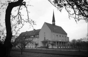 Nonnenweier: Mütterheim; Außenansicht mit Kapelle
