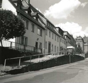 Oederan, Frankenberger Straße 11/15. Wohnhäuser. Straßenansicht mit Heiste