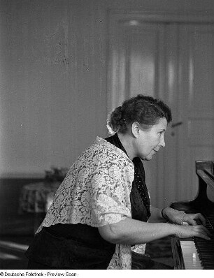 Porträt Pianistin Elfriede Clemen (1903-1985)
