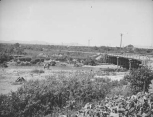 Bauten auf der Suzuya-Ebene : Ansicht mit Brücke über den Sussuja-gawa (Suzuya-gawa)