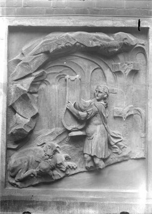 Drei Reliefs vom Giebel des Opernhauses in Berlin — Orpheus und Cerberus