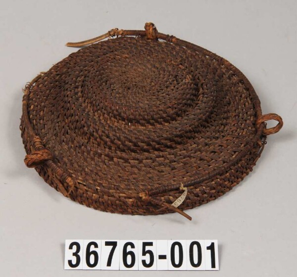 Basket with lid