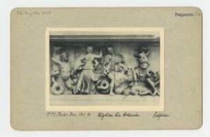 Pergamonaltar, Ostfries - Ausschnitt: Hekate und Artemis