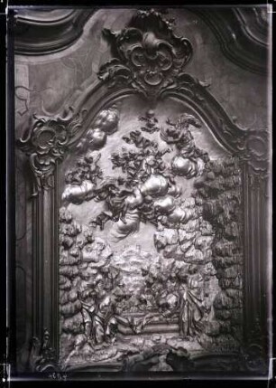 Klosterkirche; Relief am Chorgestühl