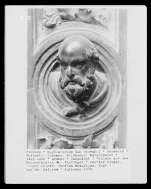 Paradiestür — Prophetenköpfe — Bärtiger Prophet mit Glatze