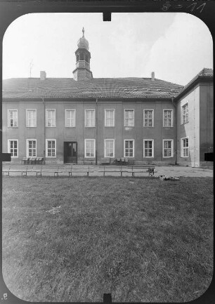 Hohenprießnitz (Zschepplin-Hohenprießnitz). Schloß Hohenprießnitz (1699-1702; H. Korb). Corps de logis von Südwest (Teilansicht)
