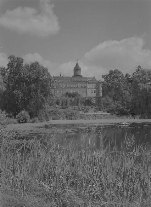 Wiesenburg/Mark. Schloss Wiesenburg, vom Schloßpark aus