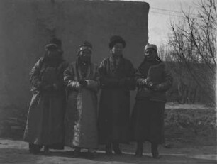 Gruppenportrait : Portrait einer Gruppe von Frauen aus Zentralasien im Tian Shan Hochgebirge
