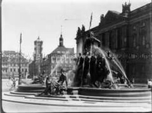 Berlin, der Neptunbrunnen von Reinhold Begas vor dem Marstall