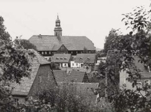Waltersdorf (Kreis Zittau), Ortsteilansicht, Blick vom Wohnhaus, Am Kirschhübel 6 zur Kirche