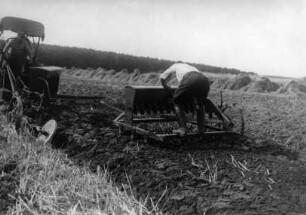 Kopplung von Pflug und Sternkrümelwalze mit Aussaateinrichtung