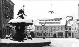 Marktbrunnen : Bad Schandau. Marktplatz mit Marktbrunnen (um 1900) und Altem Brauhof (Nr. 12: Gasthaus zur Gambrinusbrauerei, 1680)